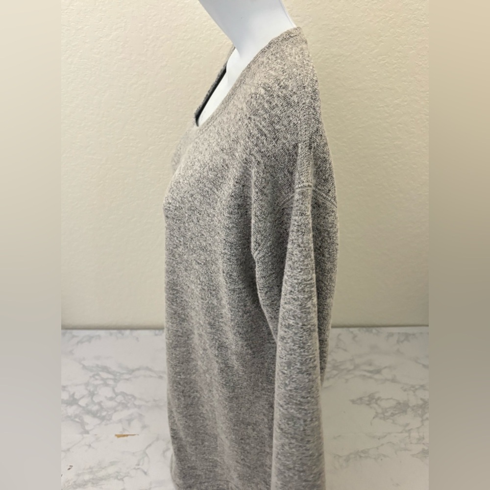 Felina Women's Long Sleeve Pull Over Shirt Size L Gray Knit Round Neck Top - Picture 2 of 5